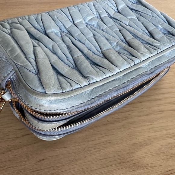 Miu Miu matelassé leather crossbody bag - Picture 13 of 14